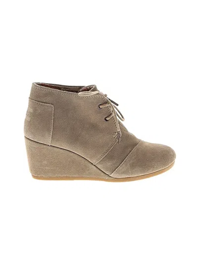 Pre-owned Toms Ankle Boots In Tan