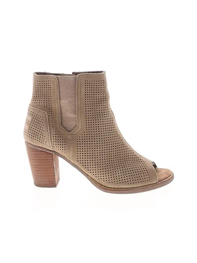 Pre-owned Toms Ankle Boots In Tan