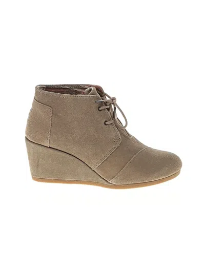 Pre-owned Toms Ankle Boots In Tan