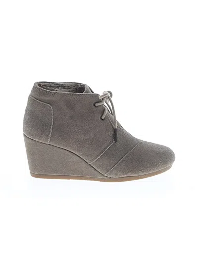 Pre-owned Toms Ankle Boots In Tan