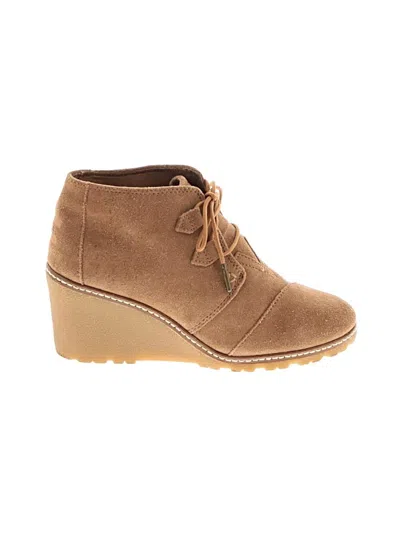 Pre-owned Toms Ankle Boots In Tan