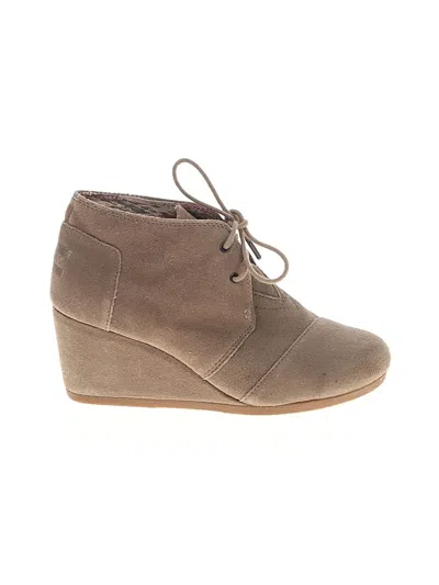 Pre-owned Toms Ankle Boots In Tan