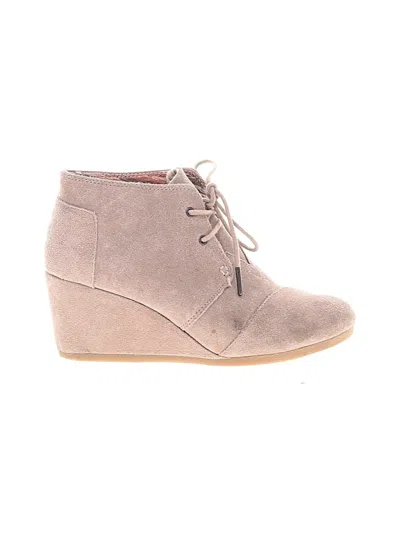 Pre-owned Toms Ankle Boots In Tan