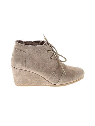 Pre-owned Toms Ankle Boots In Tan