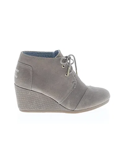 Pre-owned Toms Ankle Boots In Tan