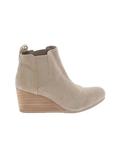 Pre-owned Toms Ankle Boots In Tan