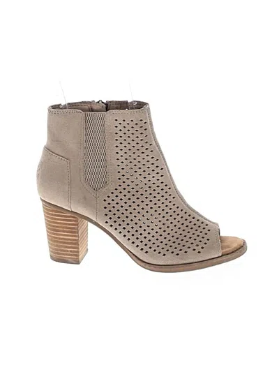 Pre-owned Toms Ankle Boots In Tan