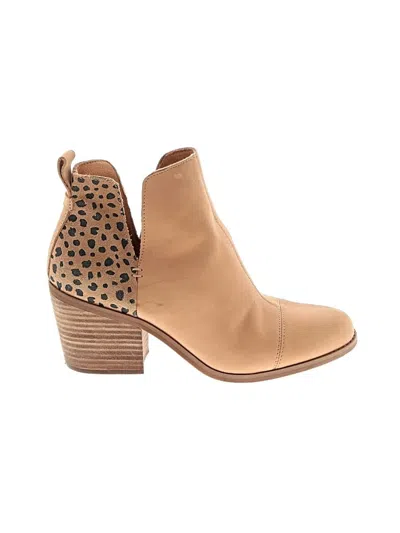 Pre-owned Toms Ankle Boots In Tan
