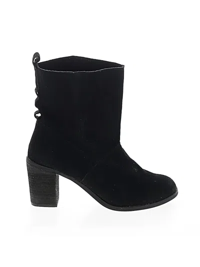 Pre-owned Toms Boots In Black