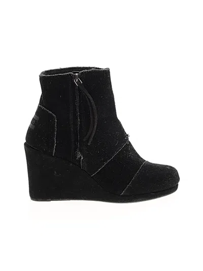 Pre-owned Toms Boots In Black