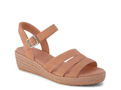 Toms Julia Wedge Sandal In Brown