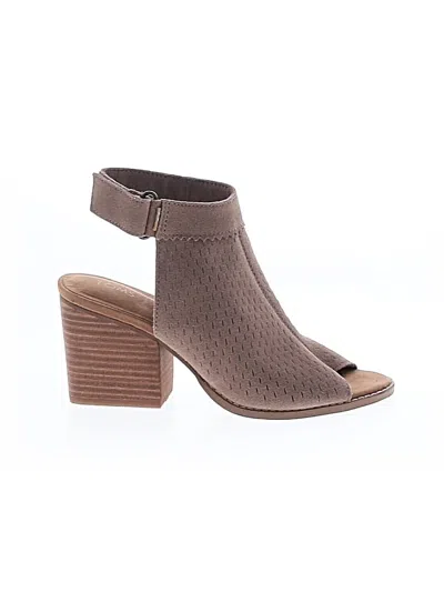 Pre-owned Toms Sandals In Brown