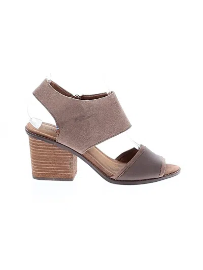 Pre-owned Toms Sandals In Brown