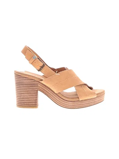 Pre-owned Toms Sandals In Tan