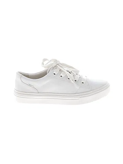 Pre-owned Toms Sneakers In White