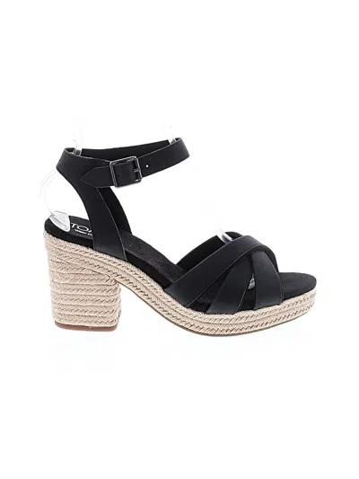 Pre-owned Toms Wedges In Black