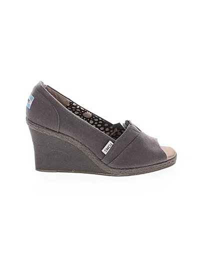 Pre-owned Toms Wedges In Gray