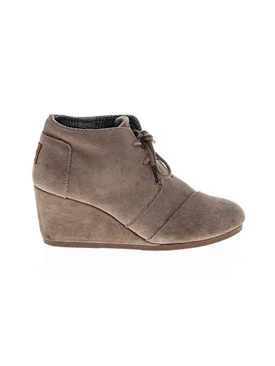Pre-owned Toms Wedges In Tan