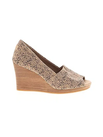 Pre-owned Toms Wedges In Tan