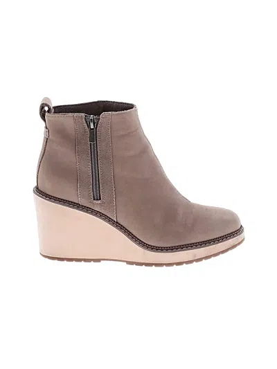 Pre-owned Toms Wedges In Tan