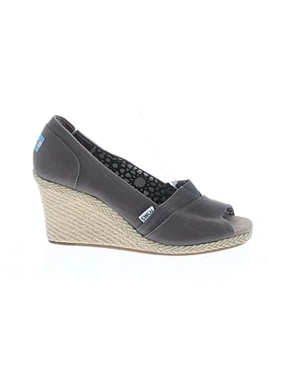 Pre-owned Toms Wedges In Tan