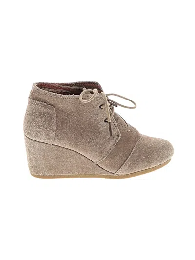 Pre-owned Toms Wedges In Tan
