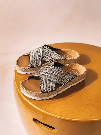 Toni Pons Flat Sandal With Crossed Straps With A Shiny Finish - Bali-cl In Black