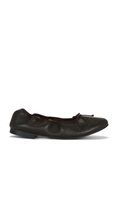 Tony Bianco Chelsea Ballet 플랫 In Brown