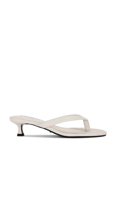 Tony Bianco Pluto Sandal In 白色