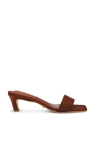 Tony Bianco Taylor Sandal In 铁锈色