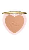 Too Faced Born This Way Soft Blur Flexible Finish Setting Powder In 탠