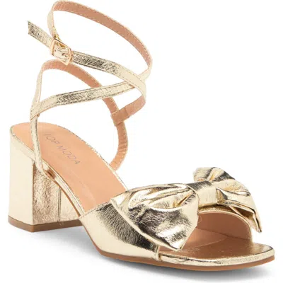 Top Guy Shoes Prairie Block Heel Sandal In Gold Metallic