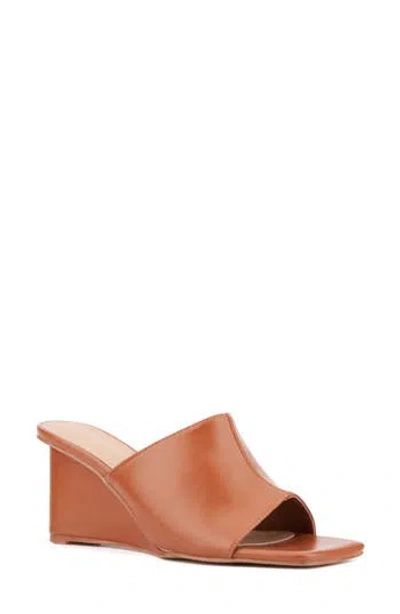 Torgeis Candie Wedge Sandal In Cognac