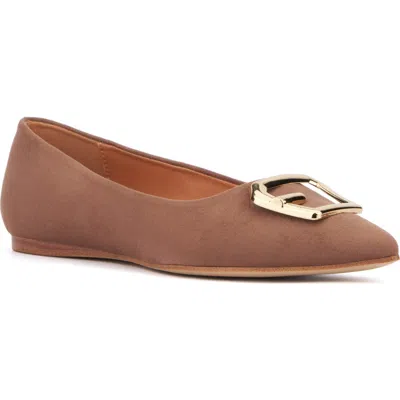 Torgeis Hartwell Pointed Toe Flat In Taupe