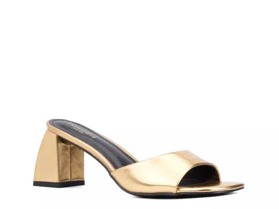 Torgeis Isadora Sandal In Gold
