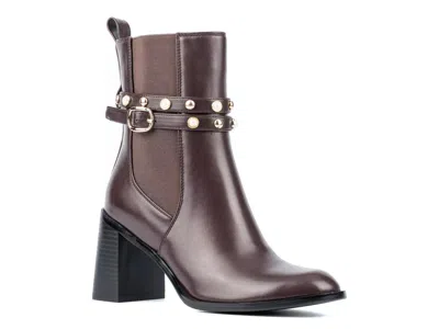 Torgeis Ivy Chelsea Boot In Brown