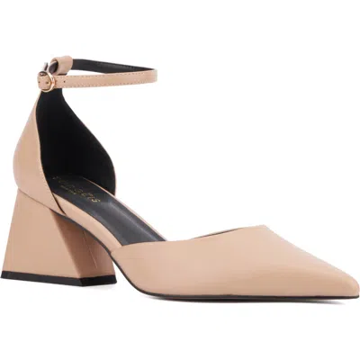 Torgeis Pointed Toe Pump In Beige