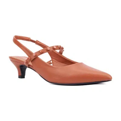 Torgeis Tamara Womens Pointed Closed Toe Kitten Heel Pumps In Brown