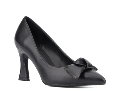 Torgeis Tamrina Pump In Black