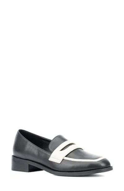 Torgeis Teagan Penny Loafer In Black/white