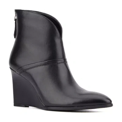 Torgeis Womens Laine Wedge Heel Booties In Black