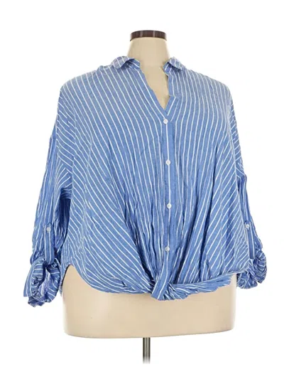 Pre-owned Torrid 3/4 Sleeve Button Down Shirt In Blue