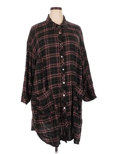 Pre-owned Torrid 3/4 Sleeve Button Down Shirt In Burgundy