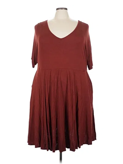 Pre-owned Torrid 3/4 Sleeve T-shirt In Burgundy
