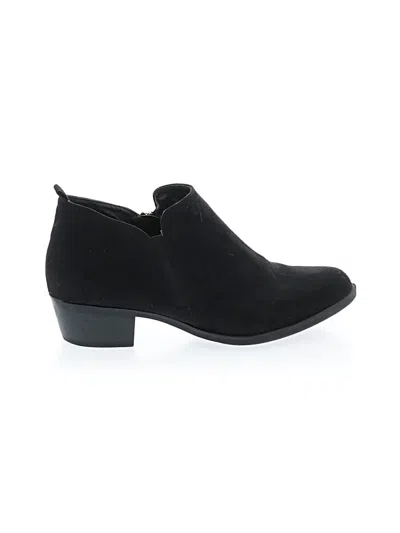 Pre-owned Torrid Ankle Boots In Black