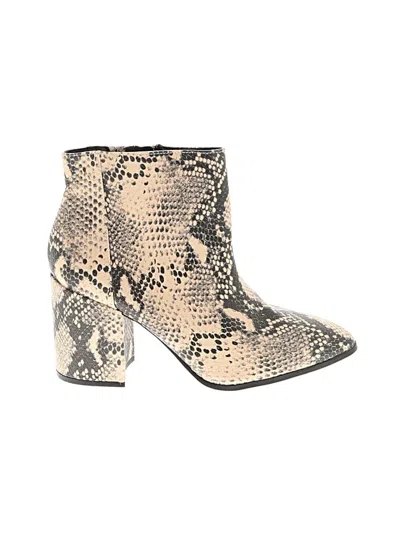 Pre-owned Torrid Ankle Boots In Black