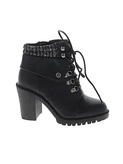 Pre-owned Torrid Ankle Boots In Black