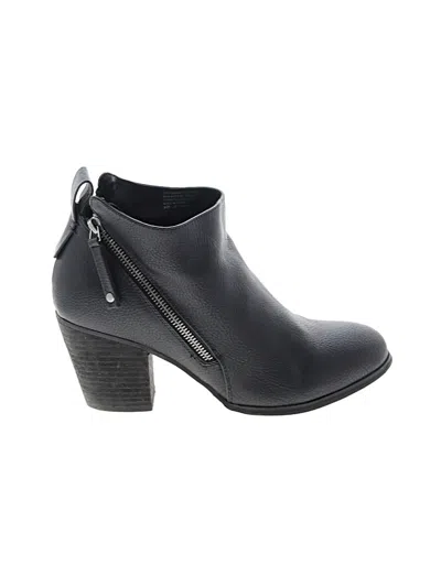 Pre-owned Torrid Ankle Boots In Black