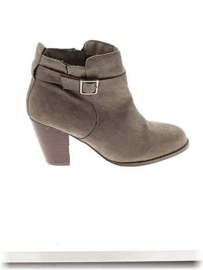 Pre-owned Torrid Ankle Boots In Gray