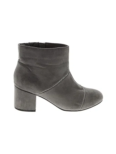 Pre-owned Torrid Ankle Boots In Gray